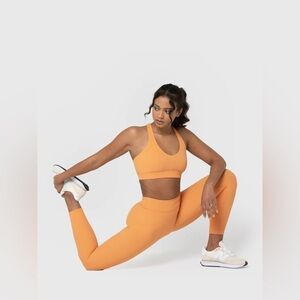 BARRY'S WOMEN’S APRICOT RIB LEGGINGS & SPORTS BRA ACTIVEWEAR SET